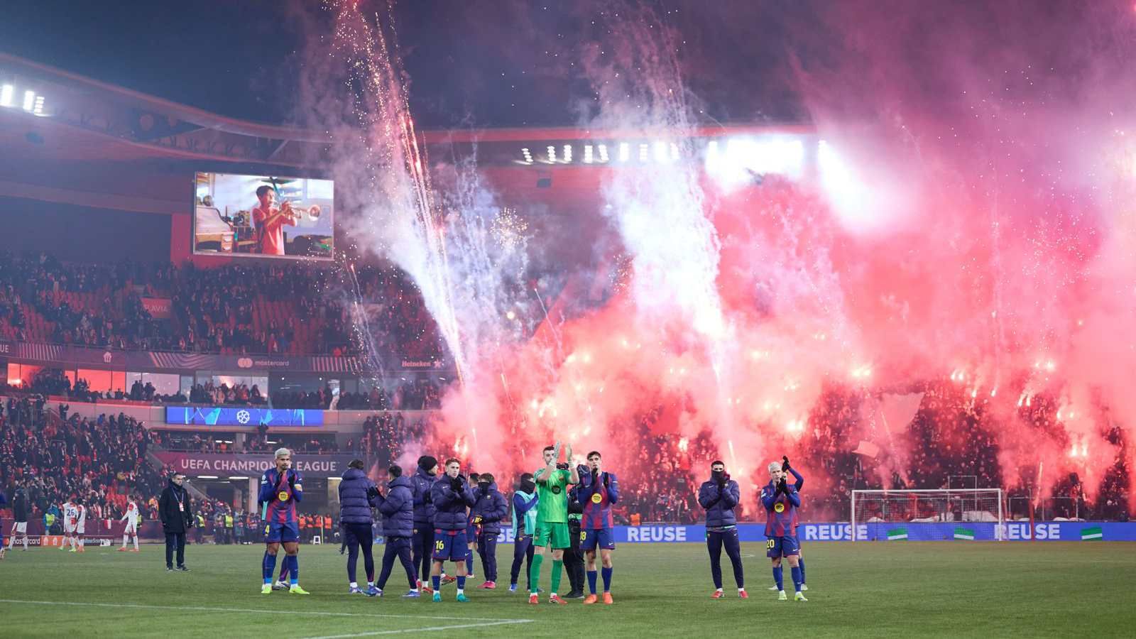 Lo que no se vio del Slavia-Barça: la valentía de Èric y Joan Garcia y la reconciliación con la grada