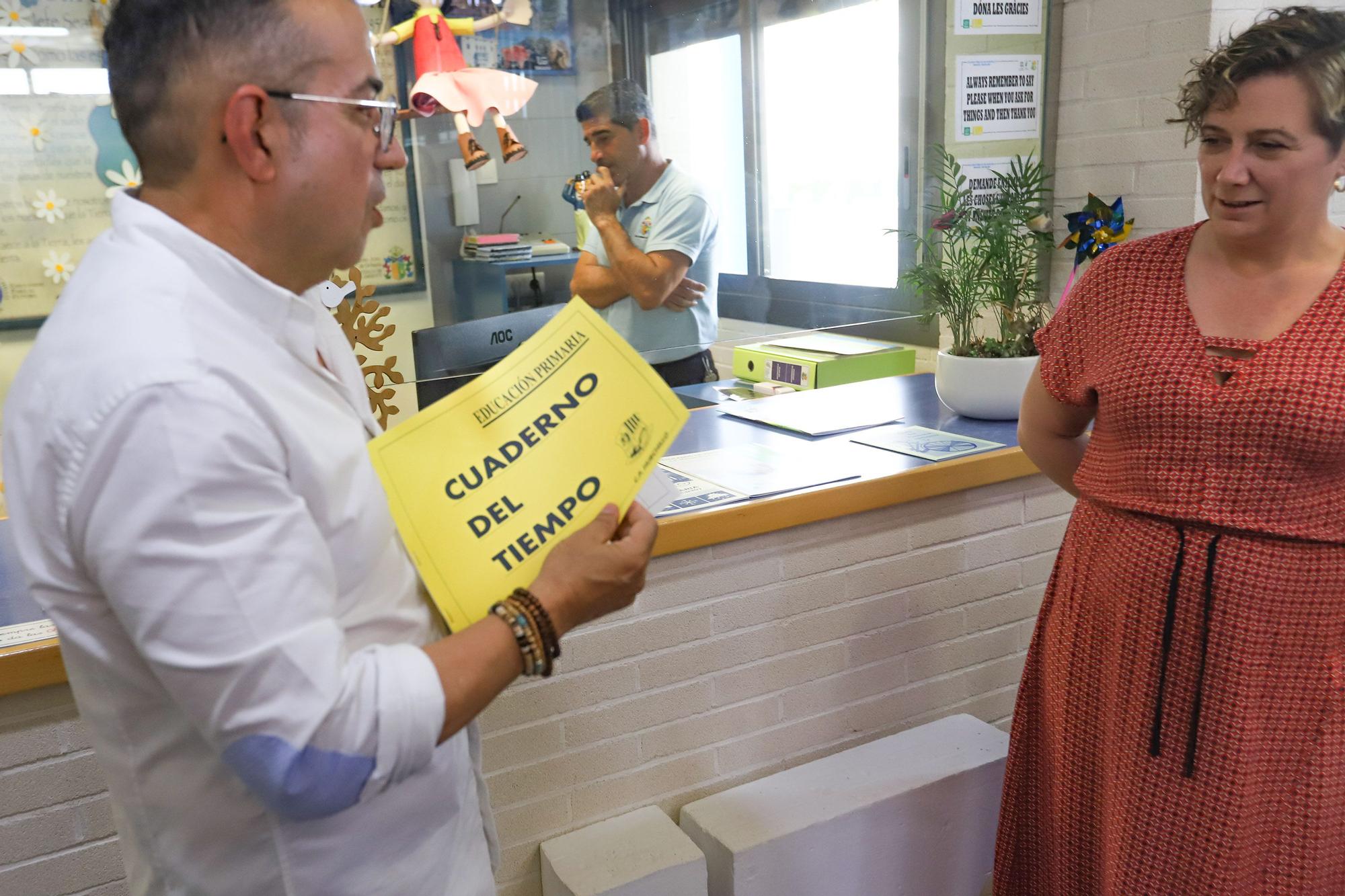 La consellera Raquel Tamarit visita el CEIP Manuel Riquelme de Hurchillo