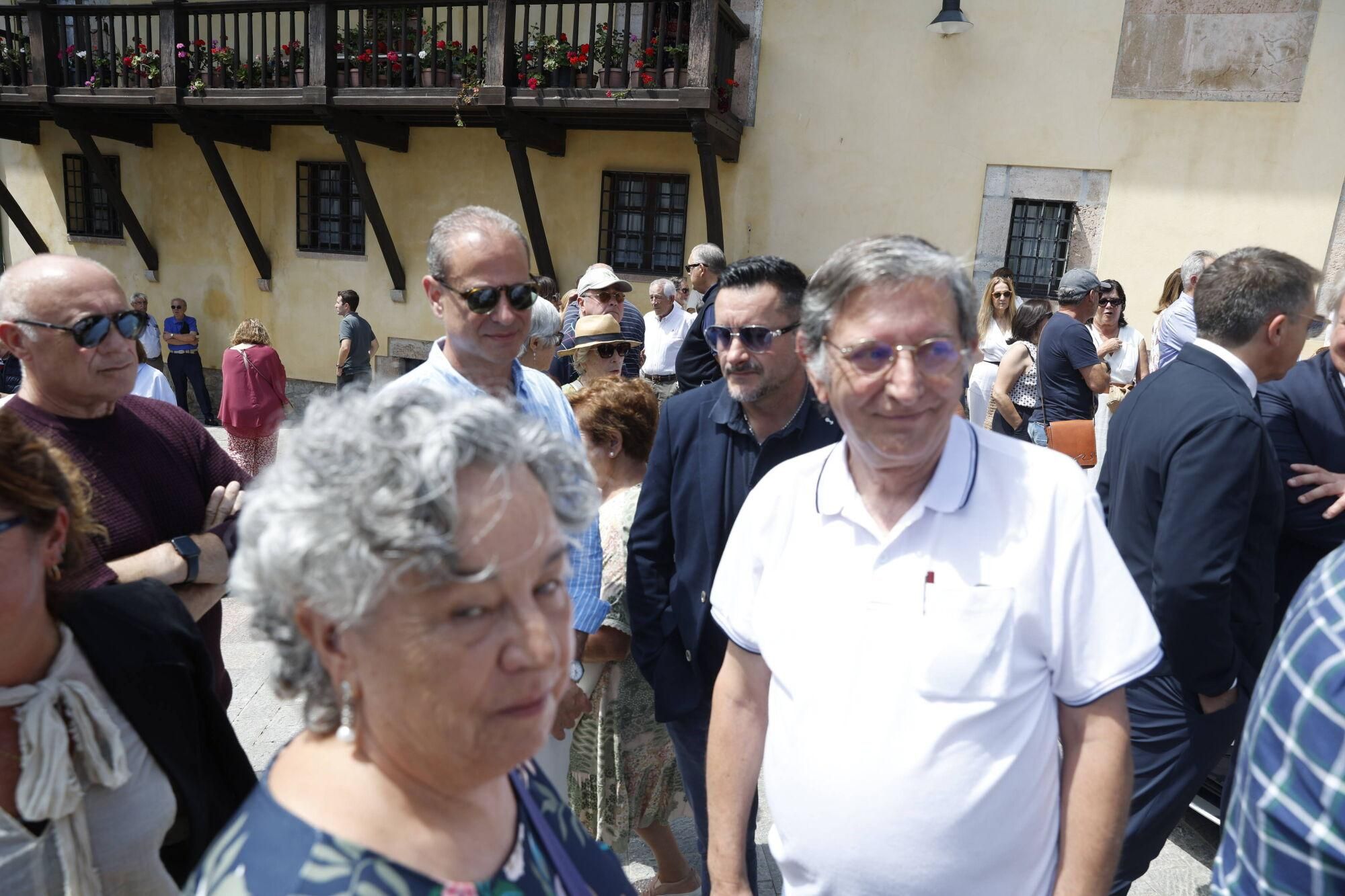 Las imágenes del funeral de Antonio Trevín en la basílica de Llanes.