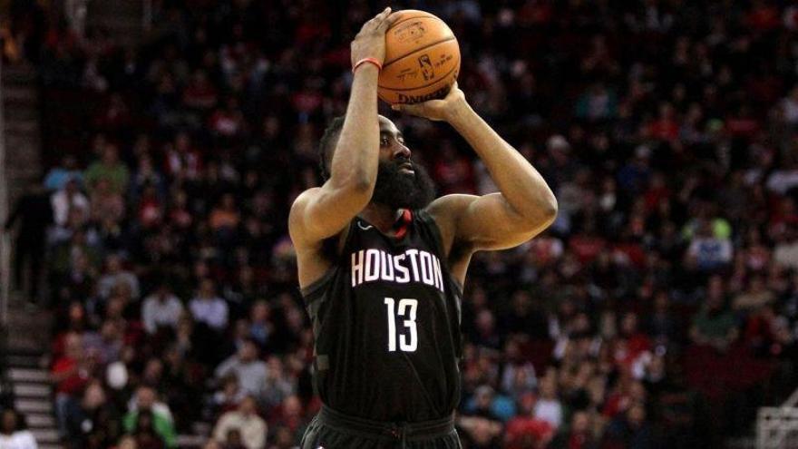 James Harden vuelve a hacer historia