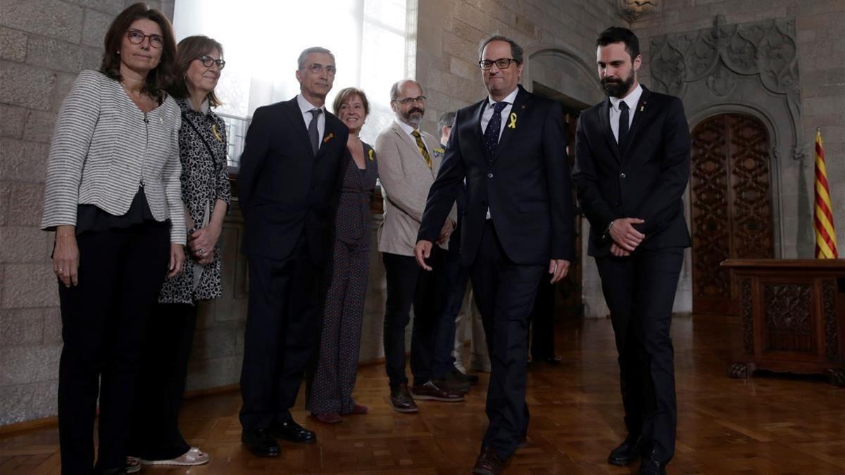 Los presidentes Quim Torra y Roger Torrent tras la toma de posesión.