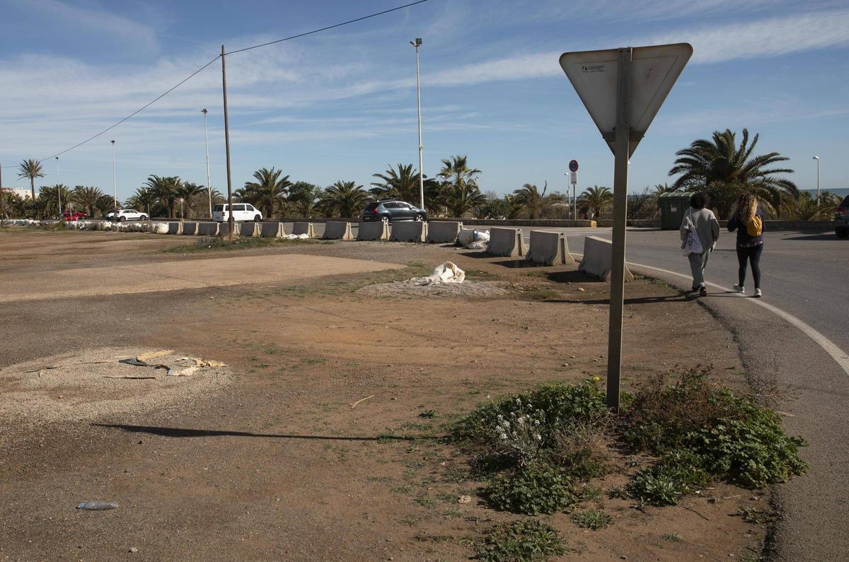 El Malecón de Menera frente a la playa del Port de Sagunt.