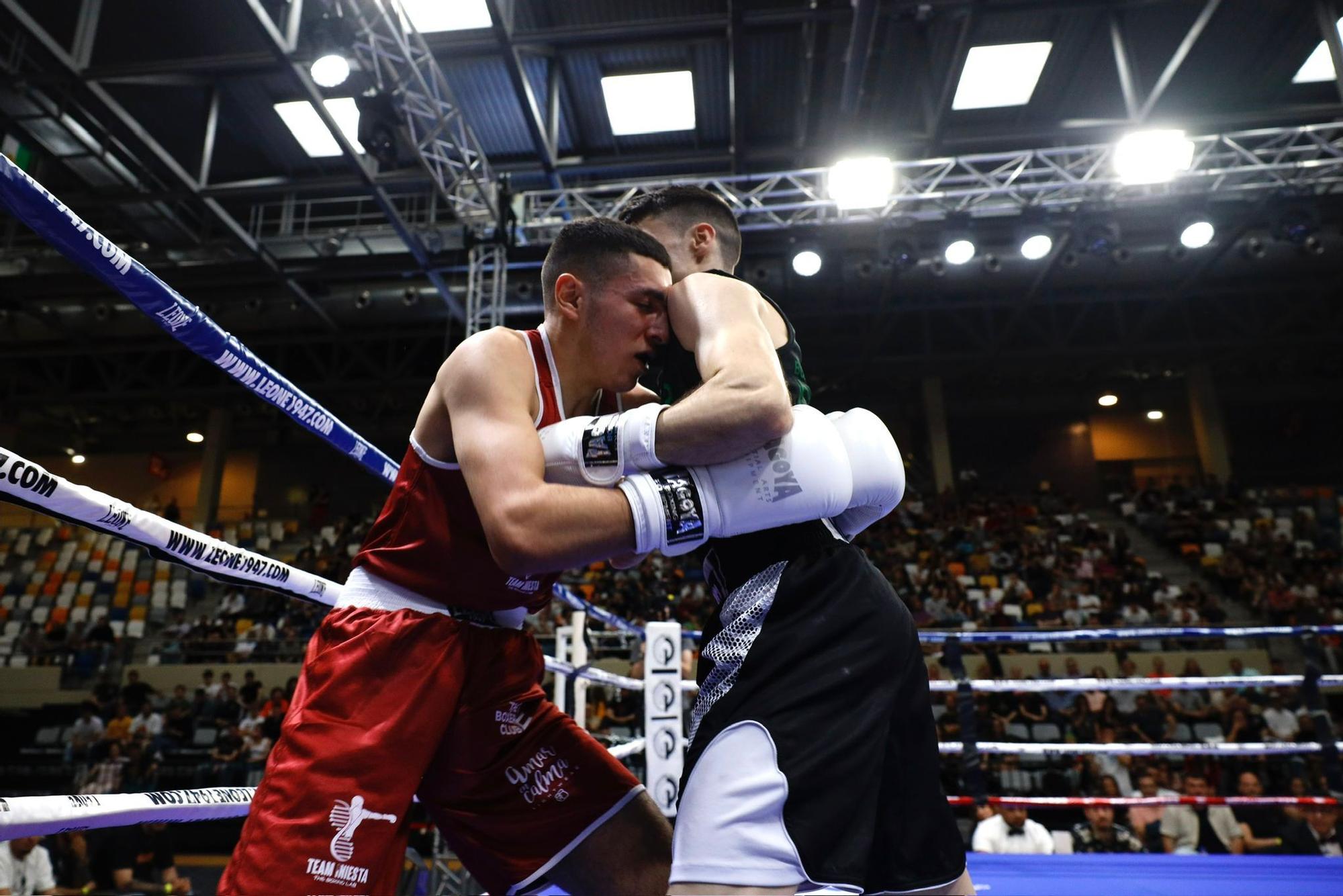 Velada de boxeo en el pabellón Siglo XXI