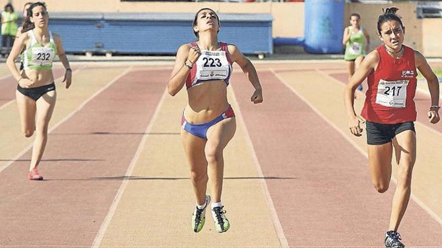 Inés Riera (217), segunda en los 300 metros.