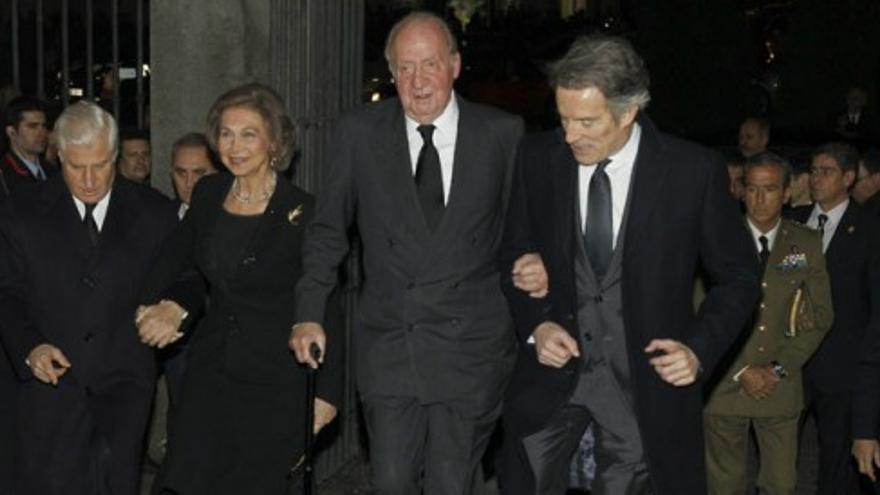 Los Reyes eméritos presiden el funeral por la Duquesa de Alba