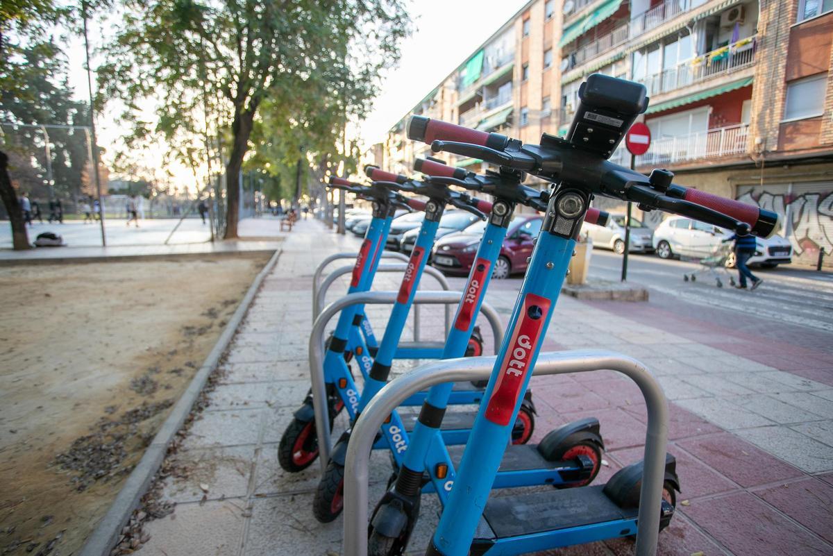 Estacion de patinetes de Dott, una de las empresas ofreció servicio durante un tiempo en Murcia.
