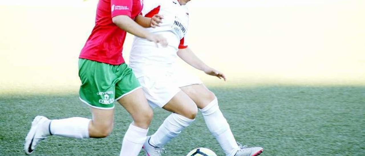 Carla marcó dos de los tres goles de las estradenses ante el Carral.