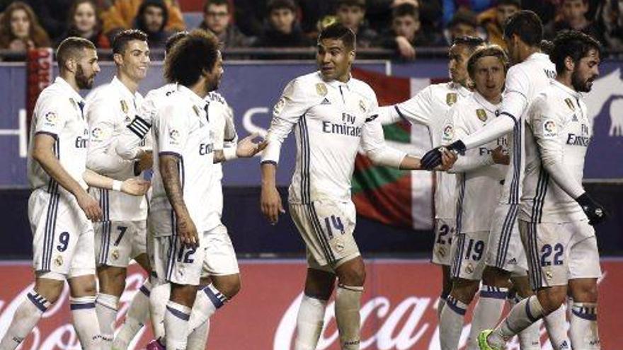 Els jugadors madridistes celebren el primer gol de Cristiano Ronaldo