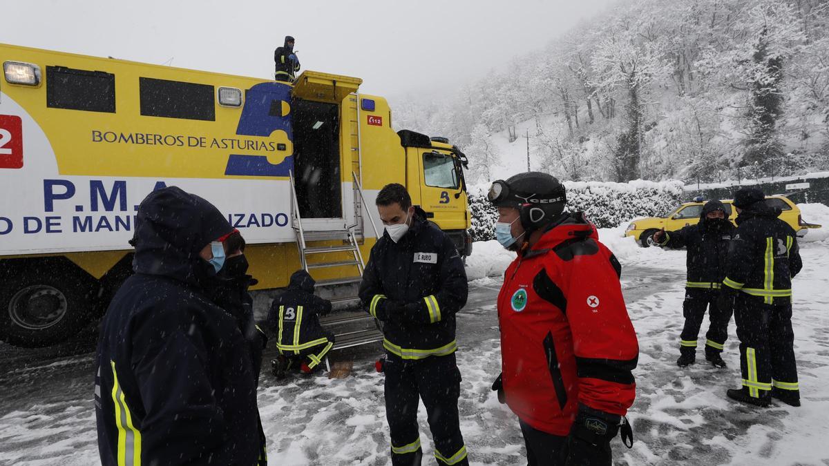 El operativo de búsqueda ya trabaja en la zona del alud de San Isidro para tratar de encontrar al trabajador desaparecido