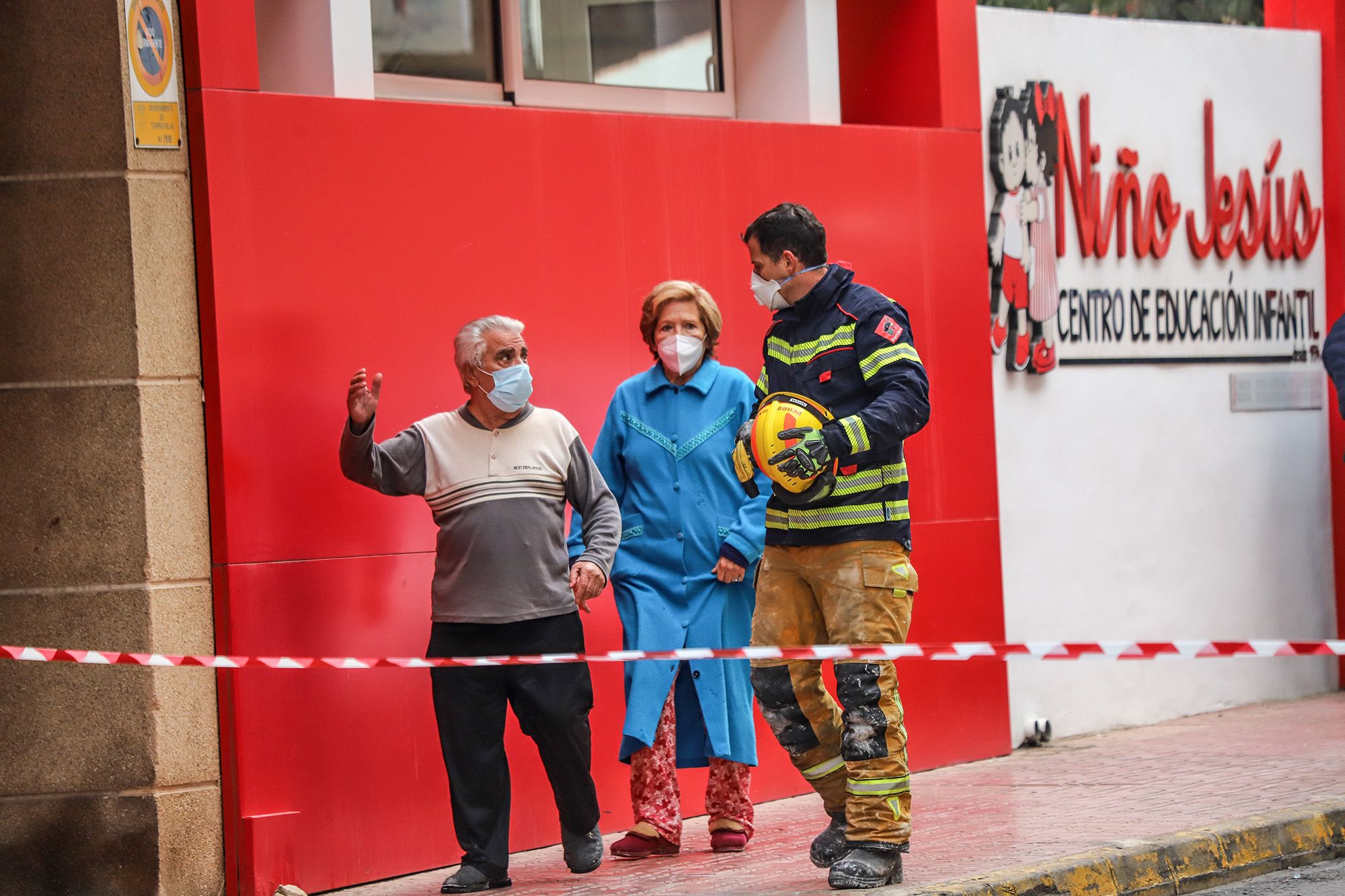 Una gran explosión destroza un edificio de Torrevieja