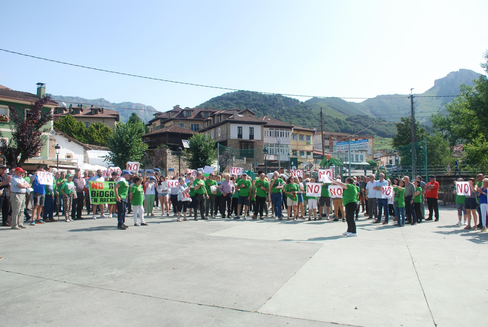 Manifestación contra la planta de biogás en Arenas de Cabrales