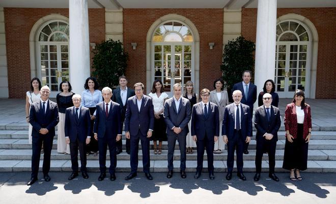 Sánchez escenifica la colaboración público-privada con gigantes nacionales para lanzar la candidatura de la gigafactoría de IA