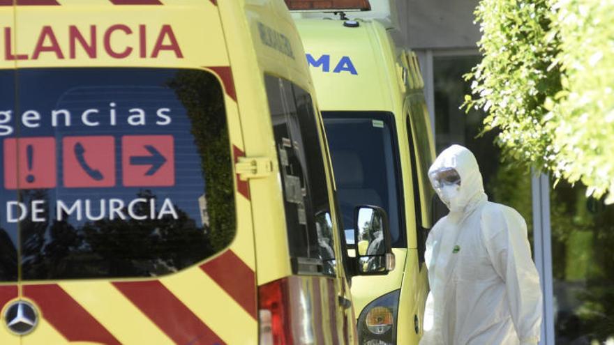 Una mujer fallecida, 12 personas más en UCI y 383 contagios en un día en la Región