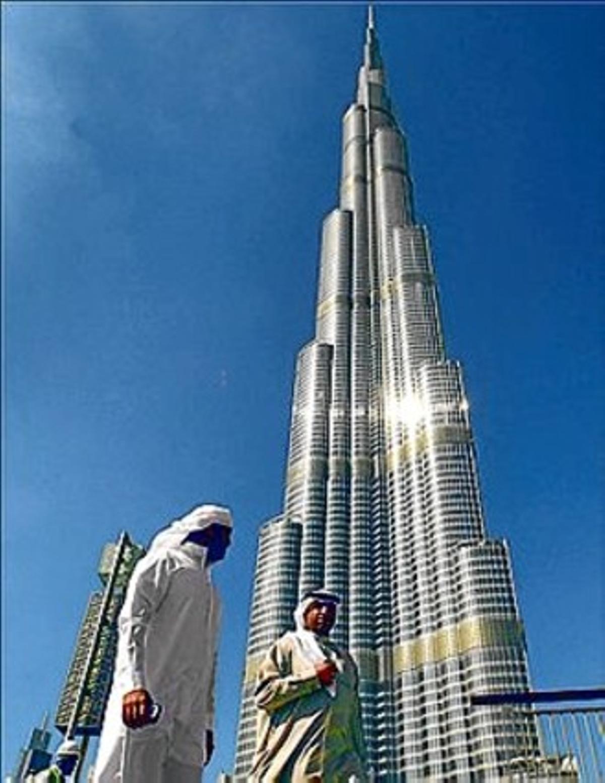L’imponent edifici Burj Dubai. L’imponent edifici Burj Dubai.