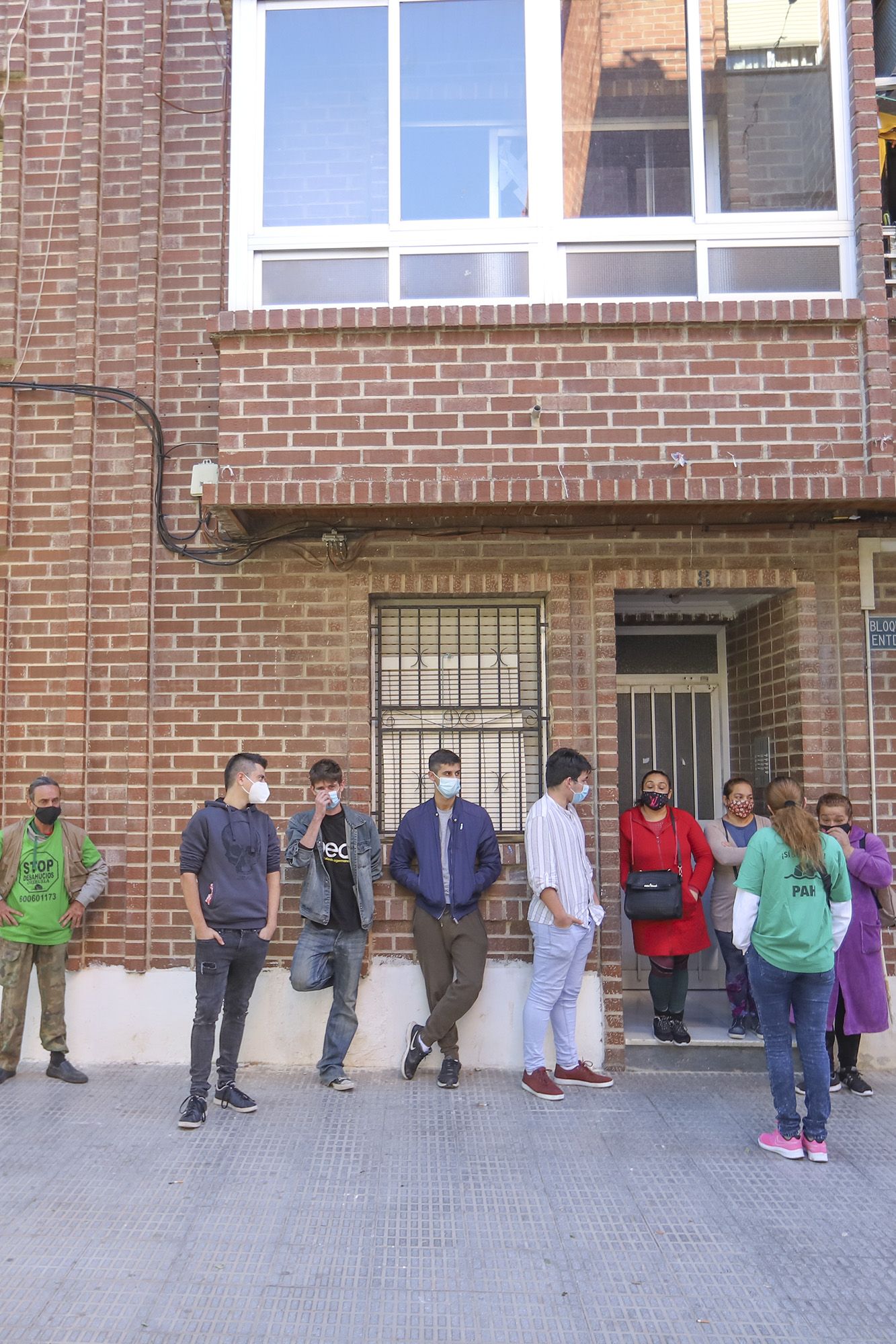 Paralizan el desahucio de tres familias residentes en el mismo edificio de Orihuela