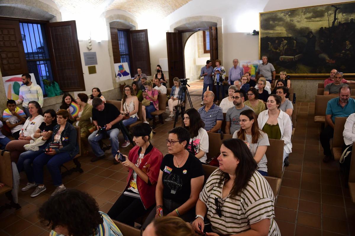 Salón de plenos de Plasencia por el Día del Orgullo.