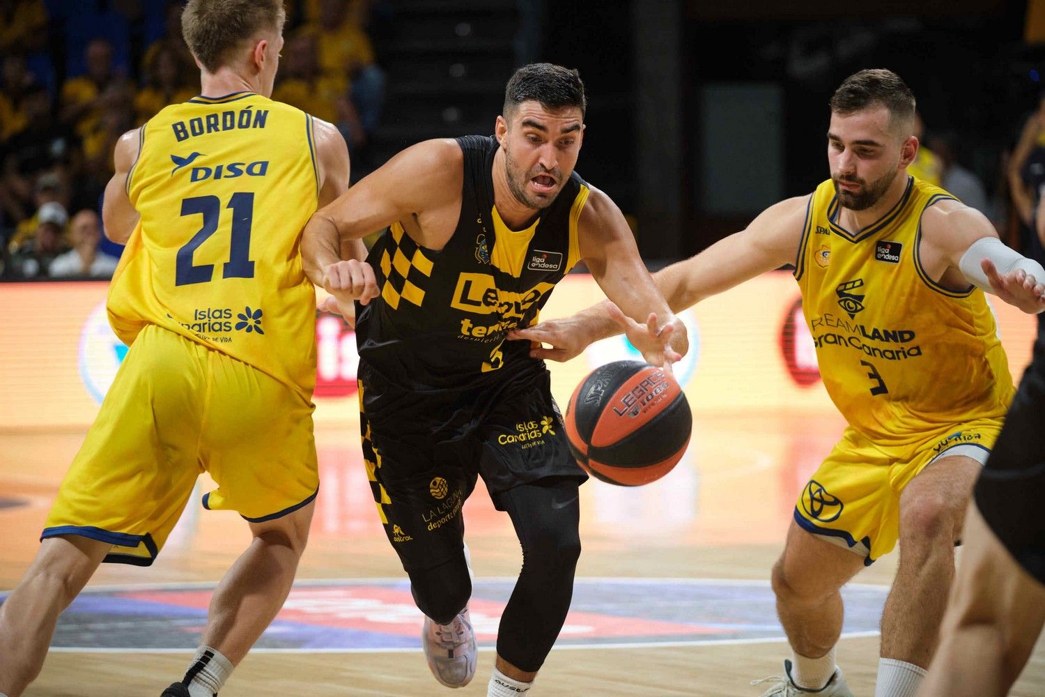 Derbi canario de baloncesto: Lenovo Tenerife 83 - 83 Dreamland Gran Canaria