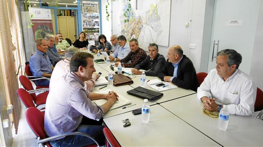 La mesa de Cosmos da luz verde a las comparecencias