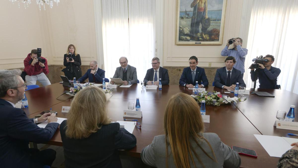 Directivos de Ascer, la patronal CEV Castelló y Anffecc, en la reunión con Nadia Calviño mantenida en Castelló.