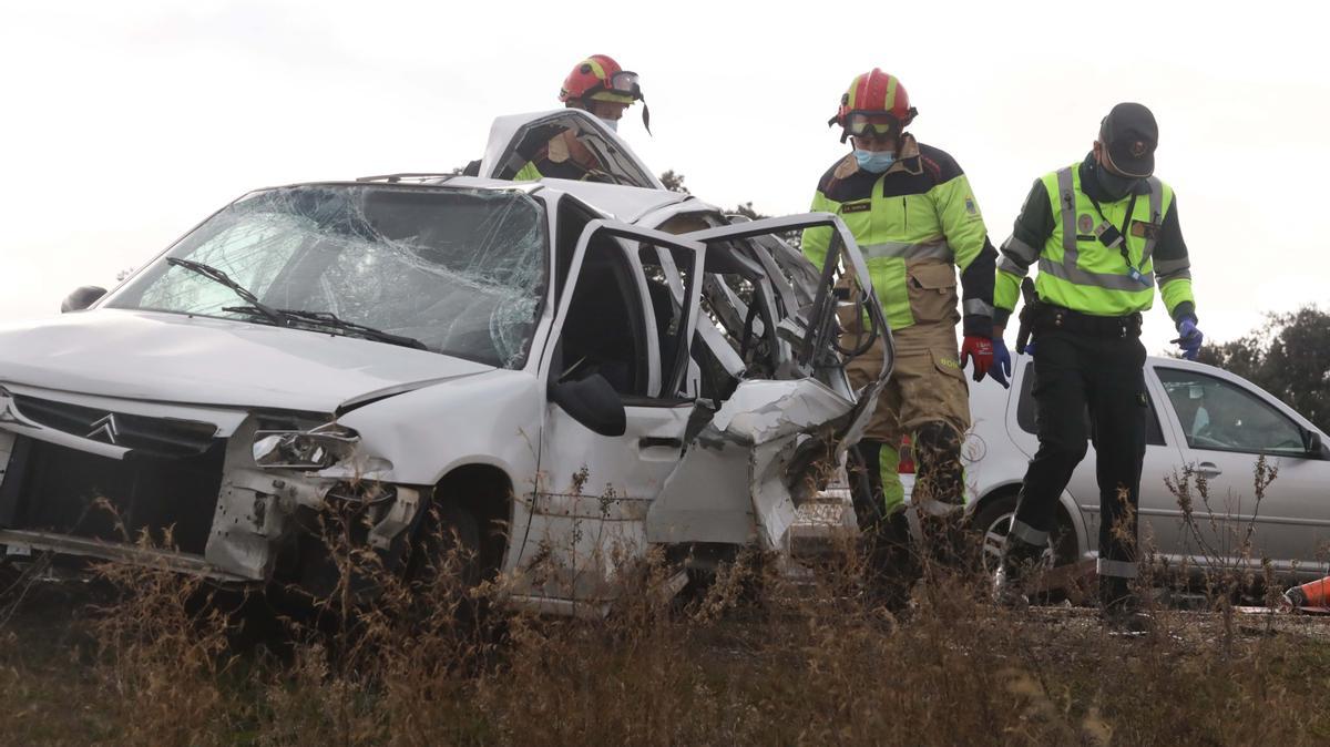 Accidente tráfico en el término municipal de Aldehuela de la Bóveda (Salamanca). EFE/ J.M. García