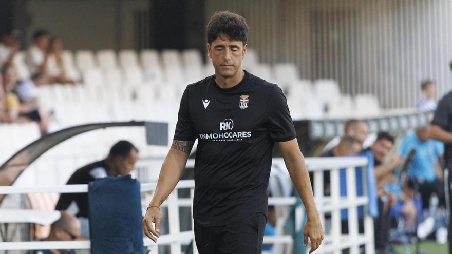 Íñigo Vélez: "Me hubiese encantado jugar el derbi en fiestas de Cartagena"