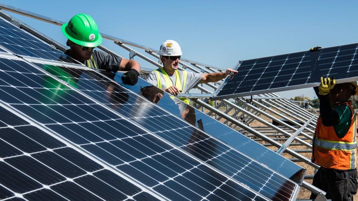 Instalación de paneles solares.