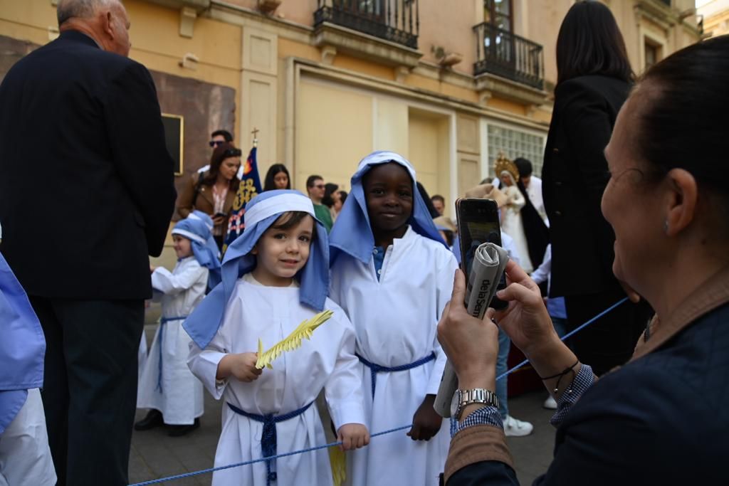 Alumnos del colegio de la Milagrosa durante su desfile por las calles del centro de la ciudad