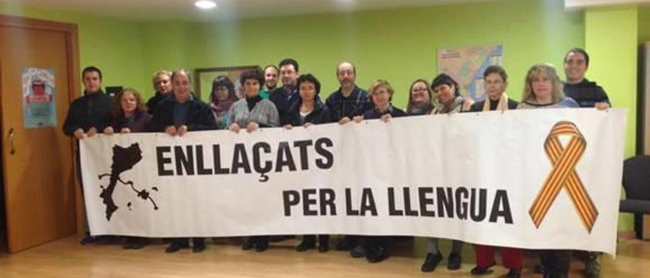 «Enllaçats per la Llengua» insta a los padres a no ir a la consulta lingüística