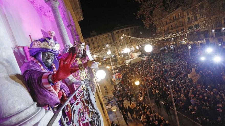 El mundo floral y de las hadas inspira la Cabalgata de Reyes en Palma