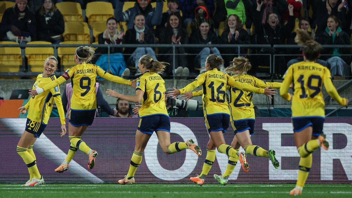 Suecia celebra uno de sus goles