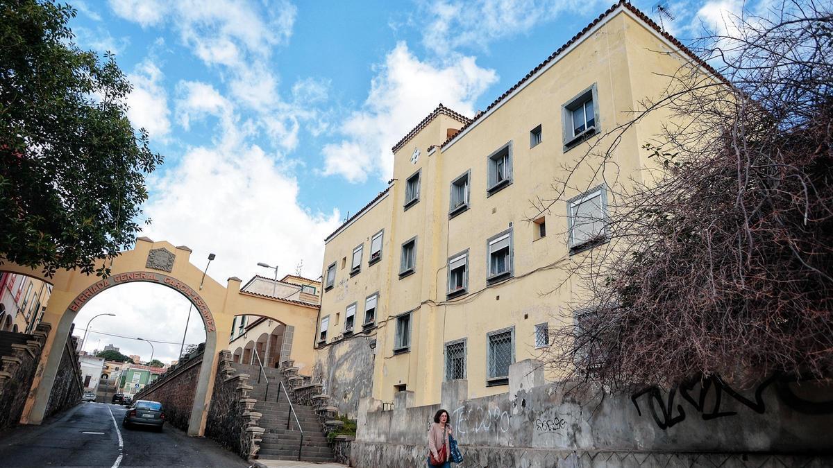 Vídeo: Una vida entre puntales en Somosierra / Imagen: Escaleras del arco de García Escámez