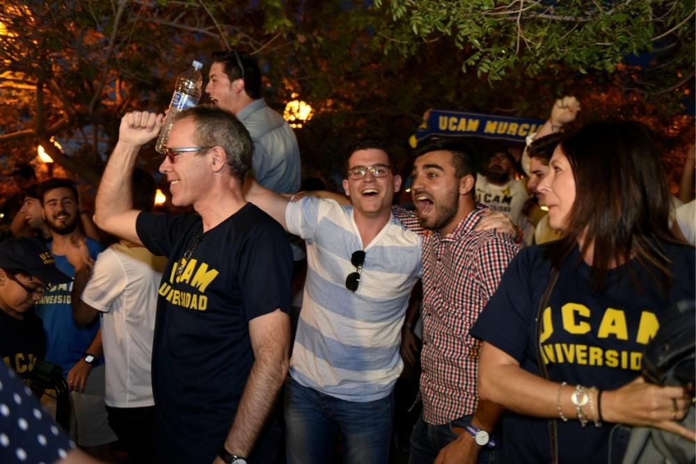 Los aficionados del UCAM lo celebran desde la universidad