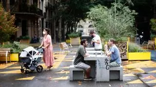 Barcelona invertirá ocho millones en consolidar el urbanismo táctico de la ‘superilla’ de Sant Antoni
