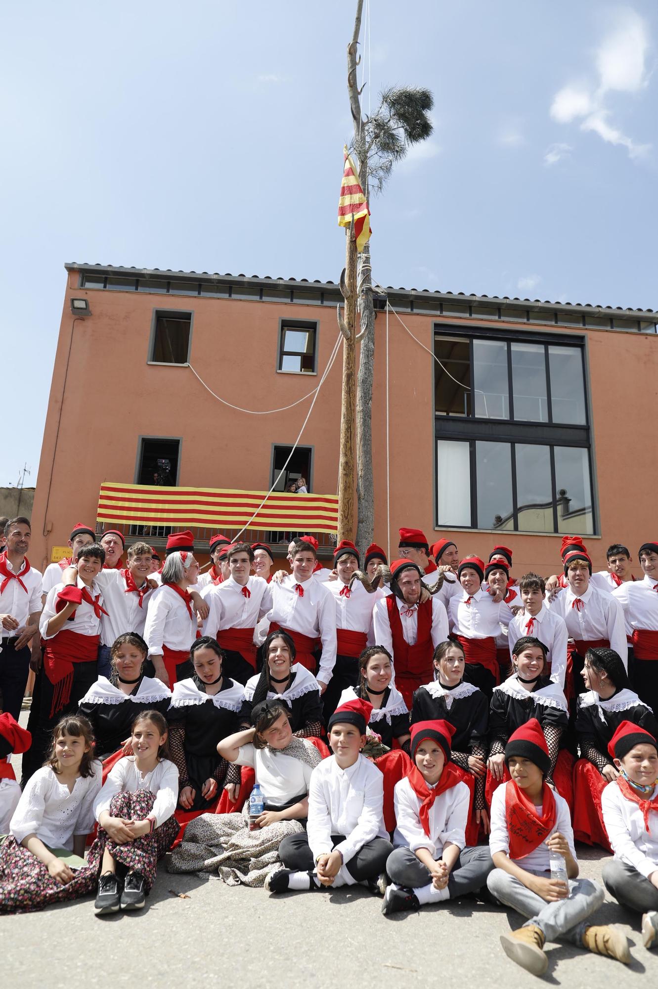 El Ball del Cornut i la plantada de l'arbre tornen a Cornellà del Terri