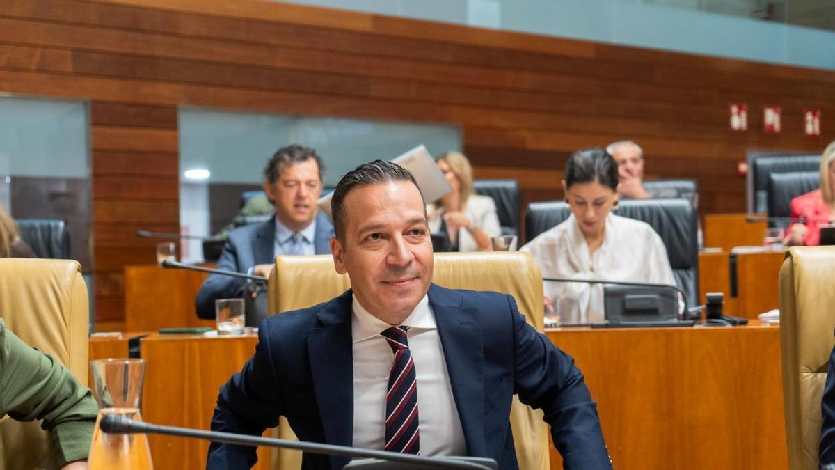 El vicepresidente y consejero de Desregulación, Servicios Sociales y Familia de la Junta de Extremadura, Óscar Fernández Calle.