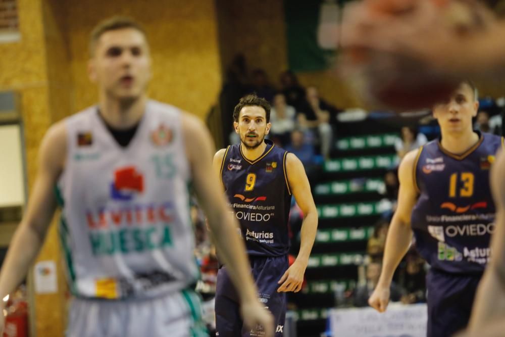 El partido entre el Oviedo Baloncesto y el Huesca, en imágenes