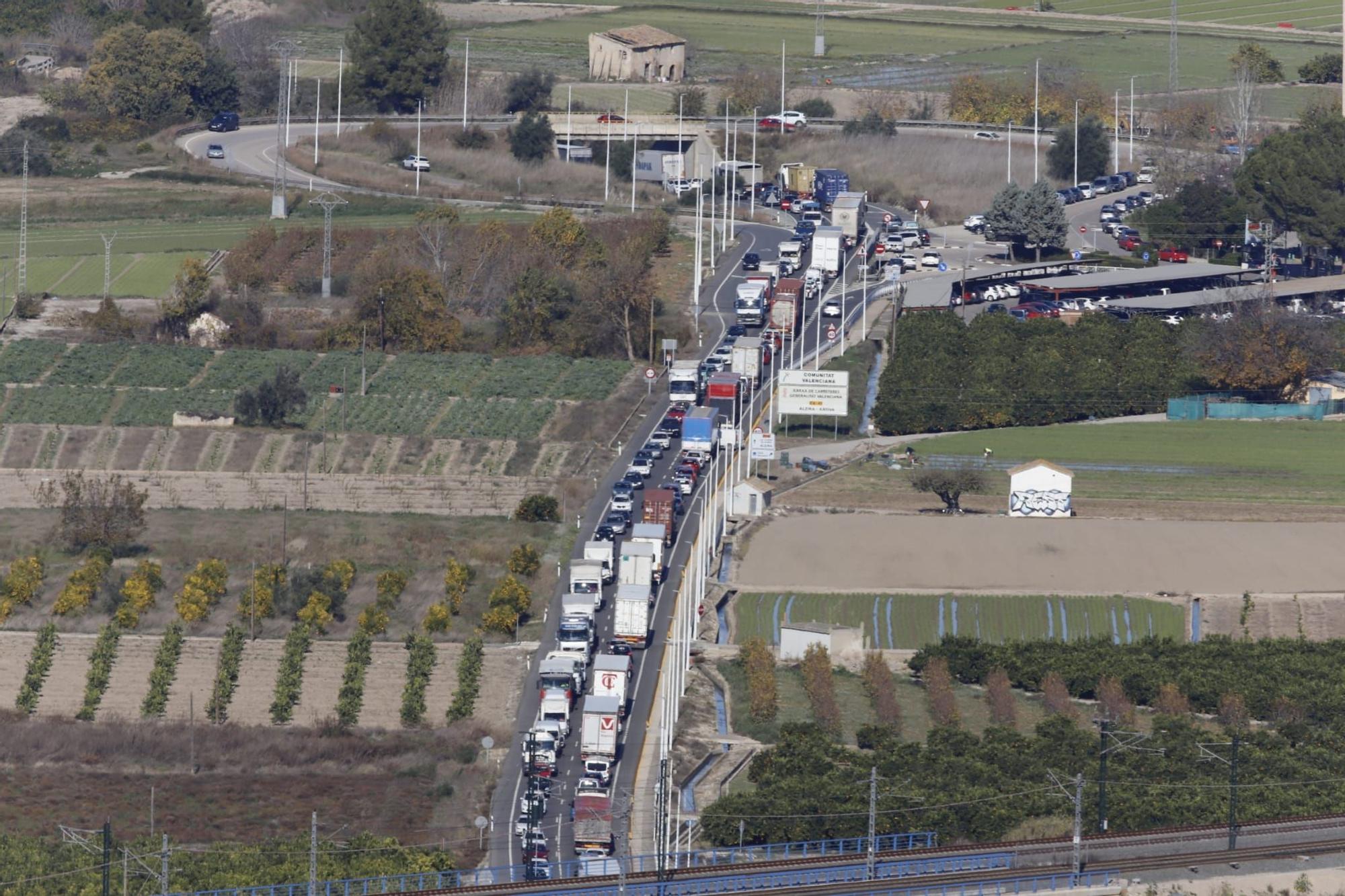 Un accidente en la A7 condensa el tráfico en Xàtiva