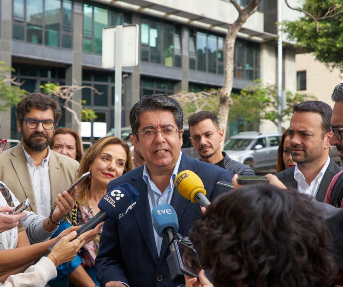 Dávila reta a Martín a debatir de movilidad