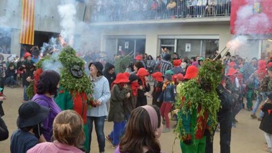 Salts de plens al pati de l&#039;escola de La Llar