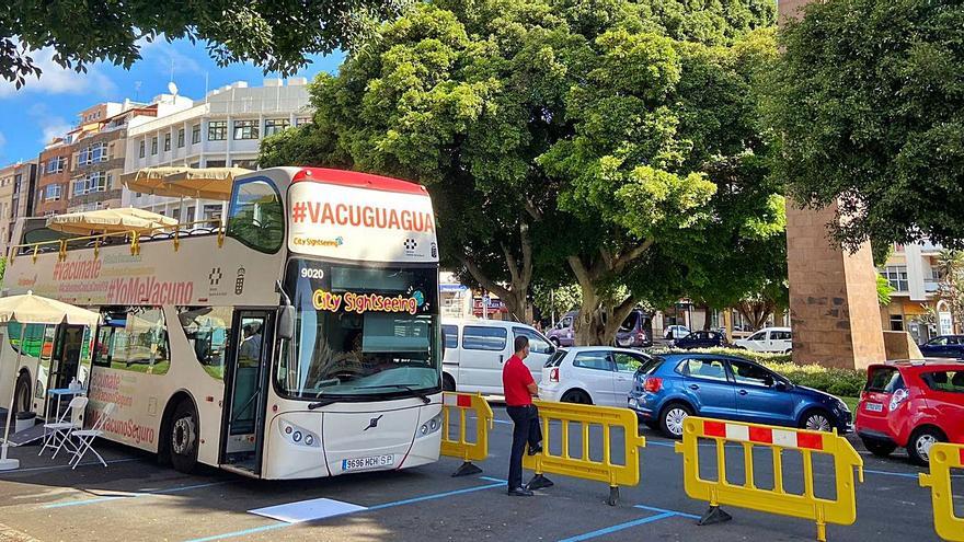 Two vacuguaguas start pediatric vaccination in three Canarian schools
