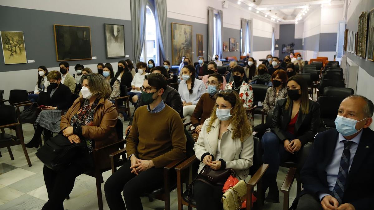 Asistentes al evento en el Círculo de la Amistad.