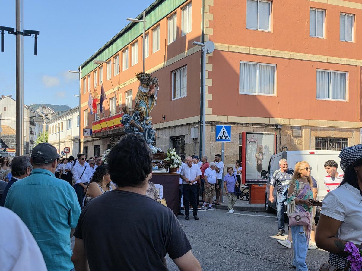 O Morrazo se echa al mar para rendir homenaje a la Virgen del Carmen O Morrazo se echa al mar para rendir homenaje a la Virgen del Carmen