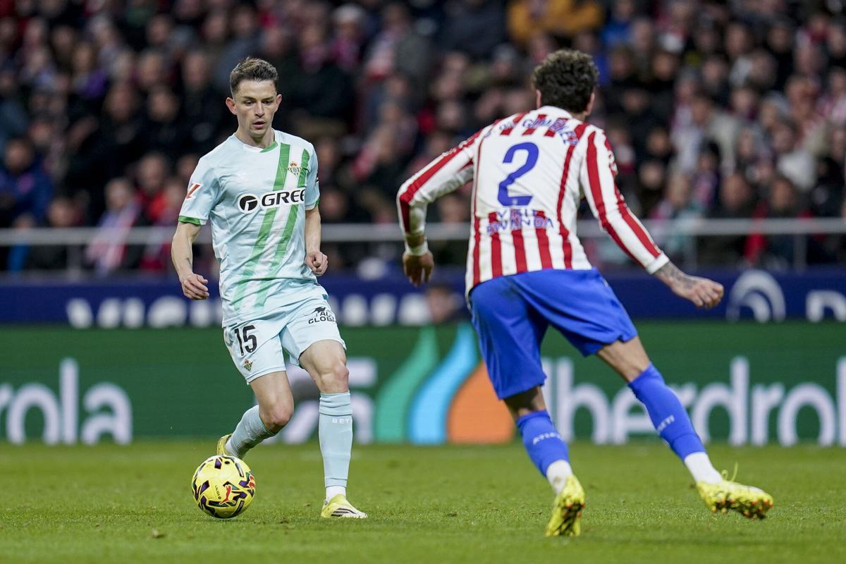 Álvaro Fidalgo y José María Giménez. durante el partido de La Liga EA Sports disputado entre el Atlético de Madrid y el Real Betis Balompié en el Metropolitano