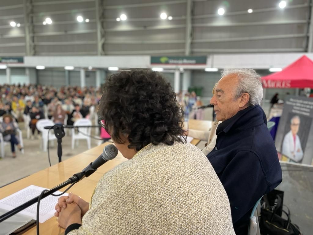 Encuentro de Juan José Millás con un millar de lectores, en Mieres.