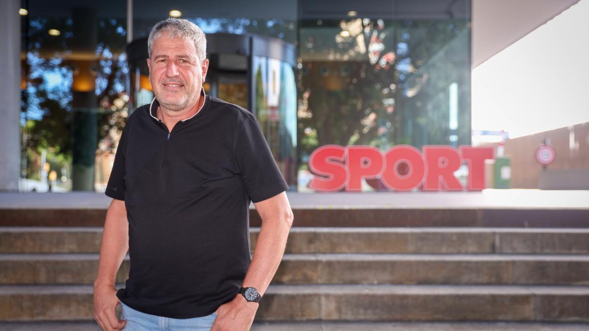 Manolo Márquez, exentrenador de Las Palmas y del fútbol catalán, posa para SPORT