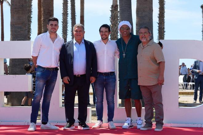 Joan Laporta y Ronaldinho en la inauguración del Paseo de las Estrellas de Castelldefels, en imágenes