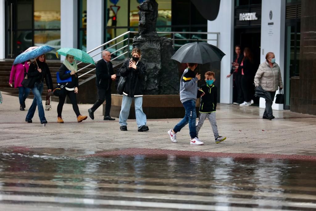 En imágenes: Así ha sido la impresionante tromba de agua caída sobre Oviedo