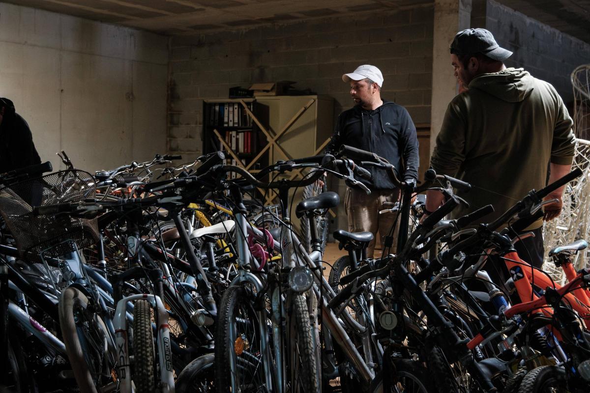 Todas las imágenes del proyecto de Alba Pau y sus bicicletas que llegarán a África.