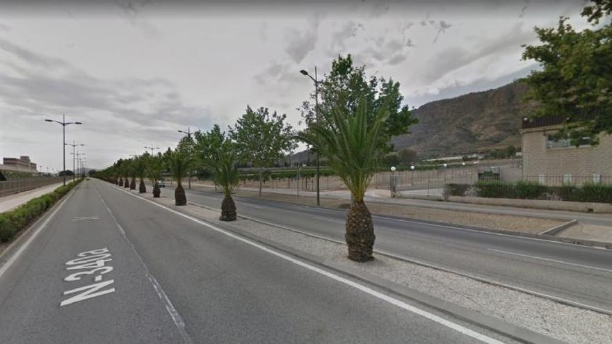 La avenida Antonio Fuertes se ha quedado sin luz.