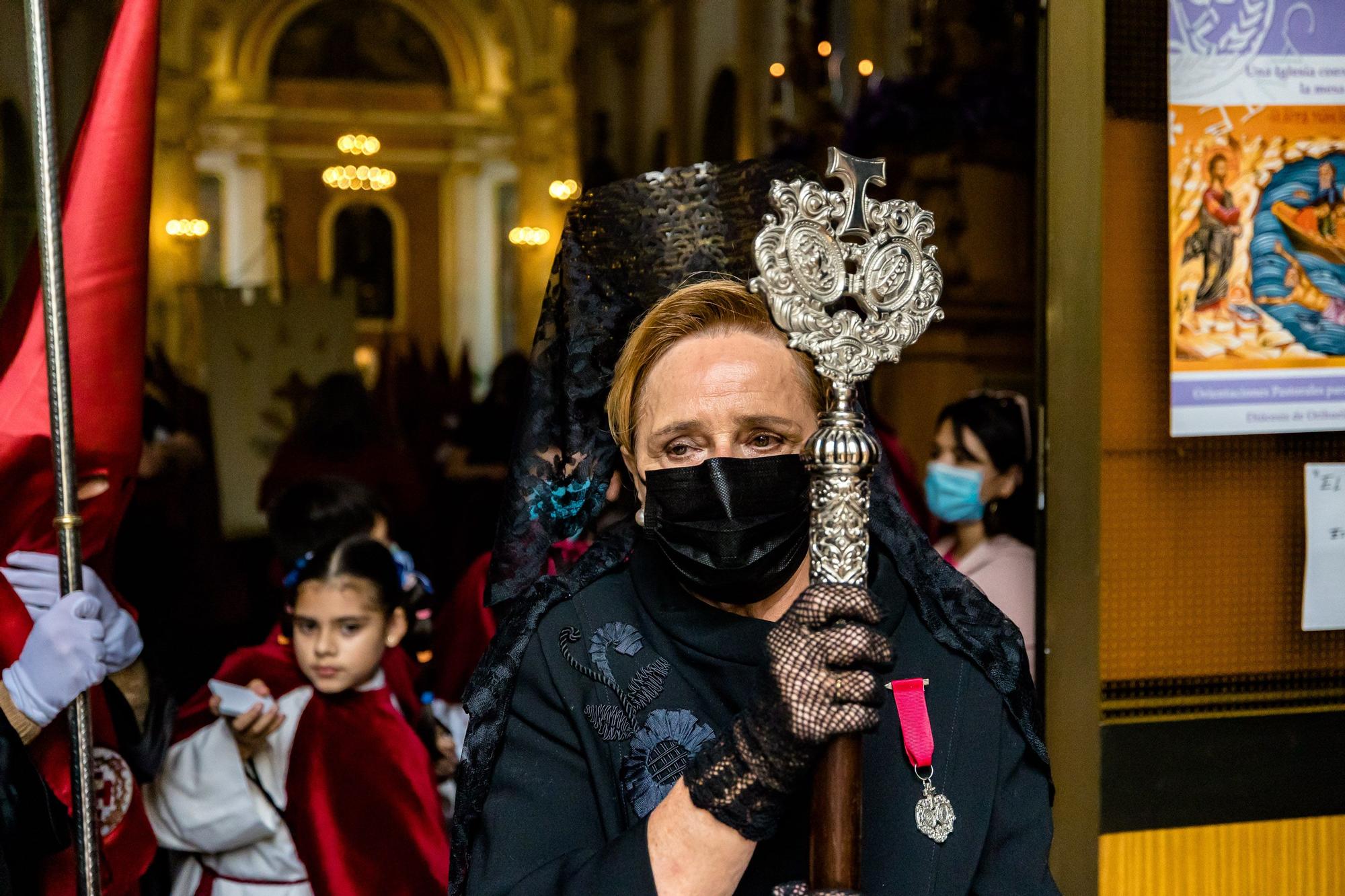 Procesión del Ecce Homo en Alicante  En Alicante las primeras imágenes en llegar eran las de la procesión del Ecce Homo que estrenado en esta procesión la primera fase del nuevo paso del Señor, consistente en parihuela y ebanistería. Esta cofradía celebra el 75 aniversario de su fundación.